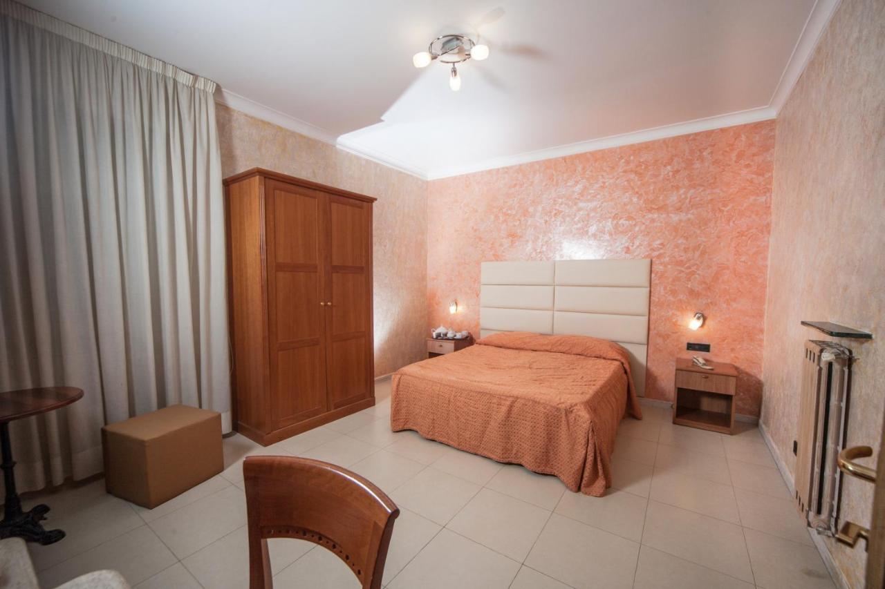Hotel Cesare 14 Napoli Esterno foto