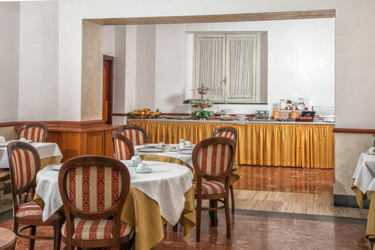 Hotel Cesare 14 Napoli Esterno foto