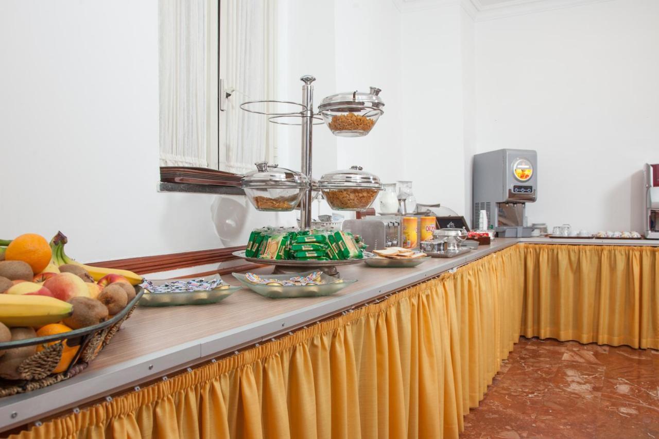 Hotel Cesare 14 Napoli Esterno foto