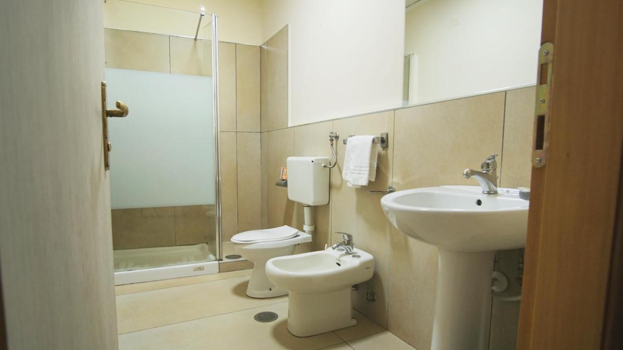 Hotel Cesare 14 Napoli Esterno foto