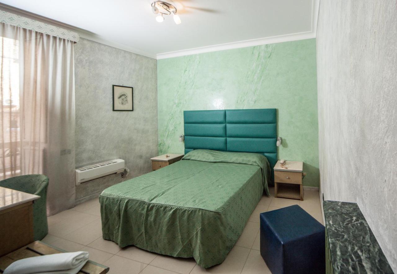Hotel Cesare 14 Napoli Esterno foto